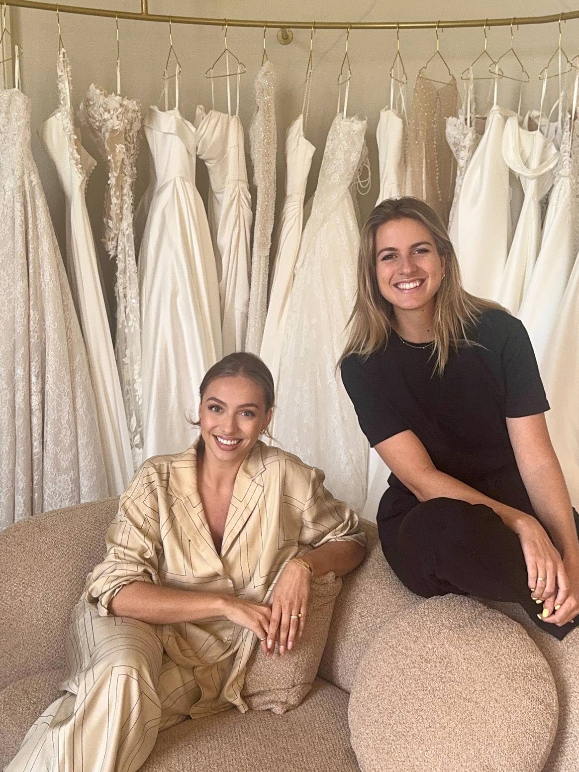 Lenne van Sambeeck (links) en Iris Spreeuwenberg, oprichters van Juliet Bridal.