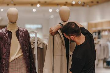 Enfrentamiento entre patronal y sindicatos en la negociación del Convenio de grandes cadenas de moda