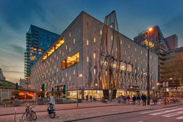 Beeldengroep Rotterdamse Bijenkorf wordt teruggeplaatst op Coolsingel 