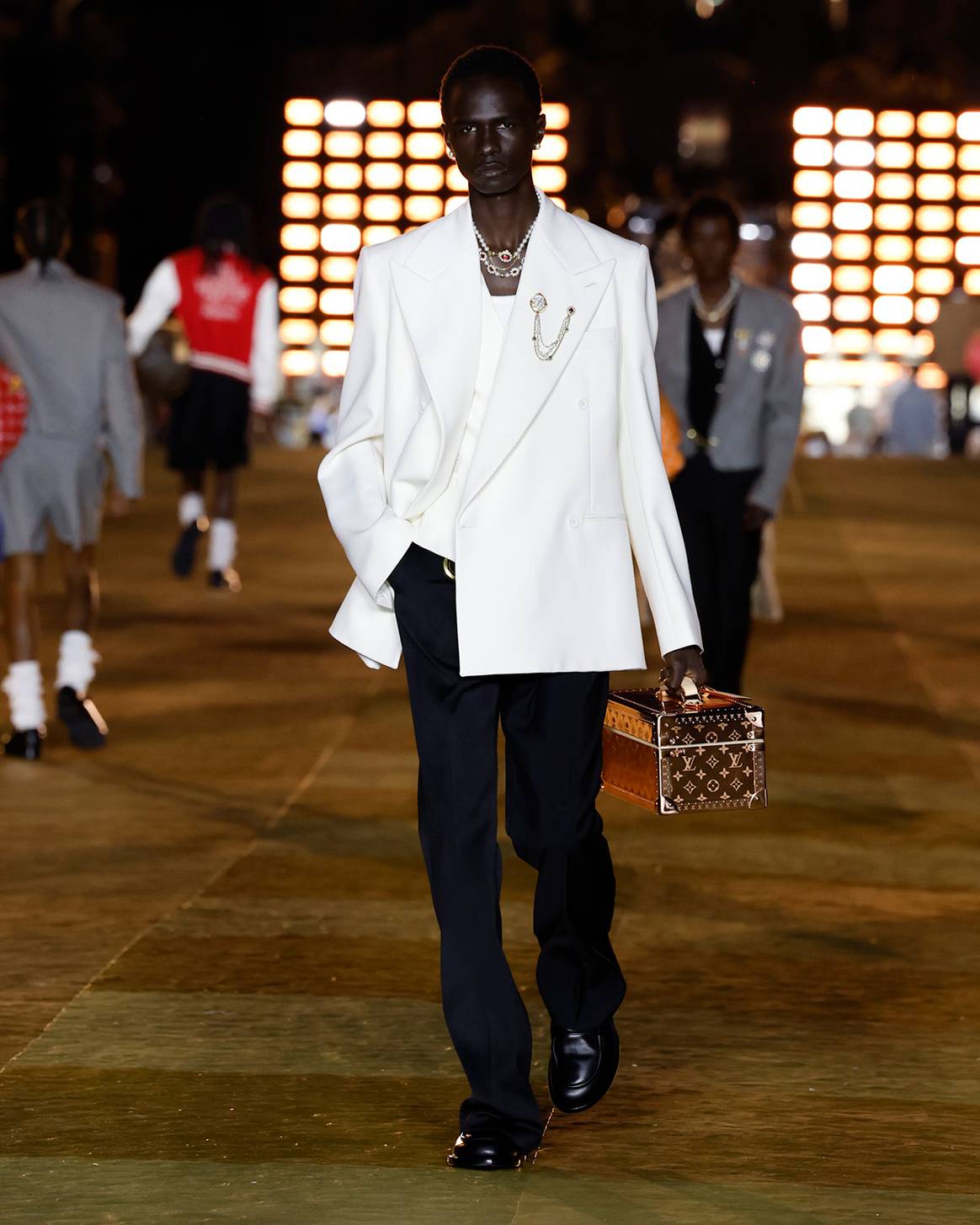 Het debuut van Pharrell Williams voor Louis Vuitton. Beelden via Louis Vuitton