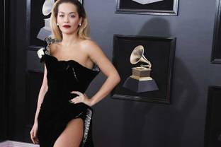 Grammys red carpet: white roses for equality