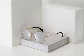 Brillenkonzern EssilorLuxottica hat nach Fusion ehrgeizige Ziele 