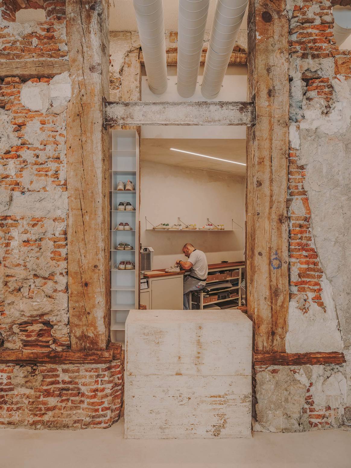 Créditos: Interior de la nueva tienda de Veja en el número 44 de la calle del Barquillo de Madrid. Fotografía de cortesía.