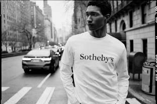 Sotheby’s franchit un cap en signant une collection mode avec Frame