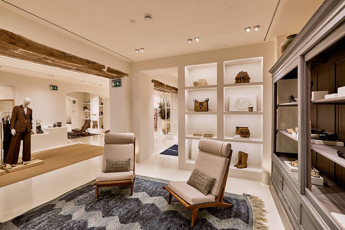 Massimo Dutti abre tienda en Ibiza con toda su artillería tecno