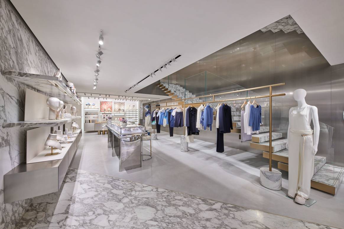 Erdgeschoss Fendi Flagship Seoul mit Damen-Kollektion und Accessoires. Foto: Fendi