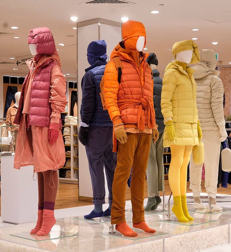 Uniqlo cierra un año de éxitos en Madrid: del triunfo de sus plumas al de su colección con JW Anderson