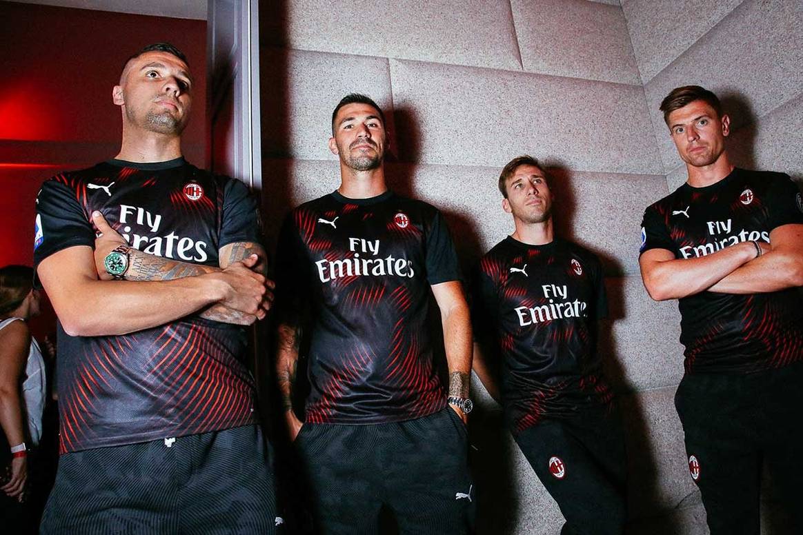 Puma dévoile le nouveau maillot du Milan AC