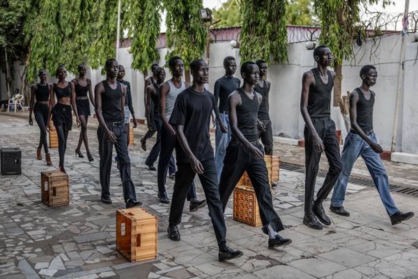 Modelli e modelle del Sud Sudan dominano le passerelle internazionali, ma i visti sono un problema