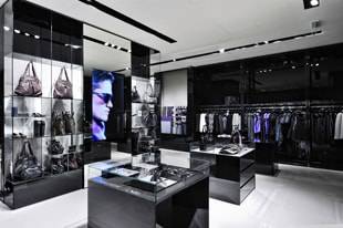 Armani报告2013年收益额上涨4.5%