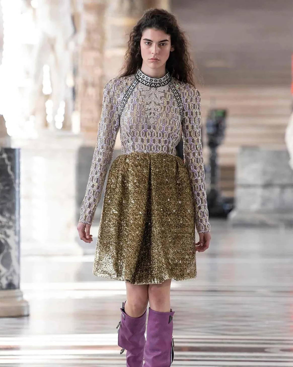 Louis Vuitton cierra Paris Fashion Week con un desfile en el Museo del Louvre al ritmo de Daft Punk
