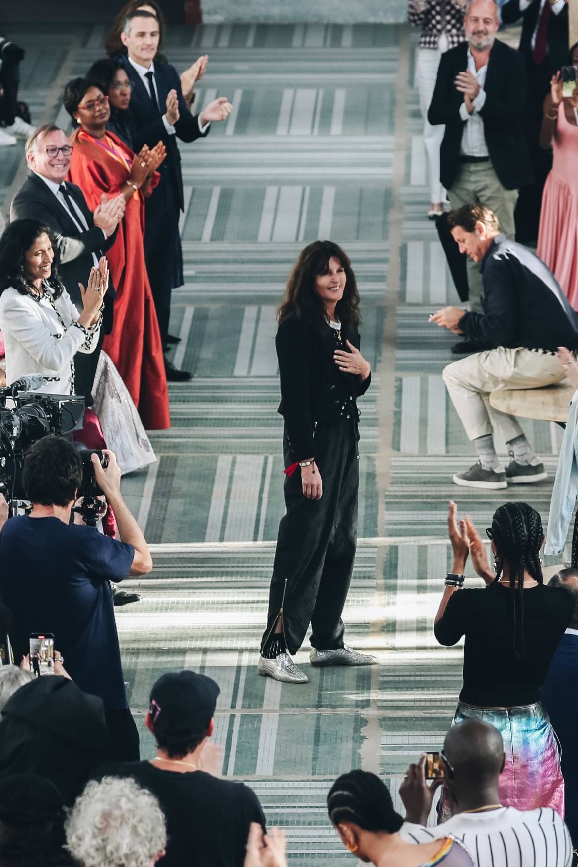 Virginie Viard bei der Chanel Métiers d’Art Modenschau in Dakar. Foto: Chanel