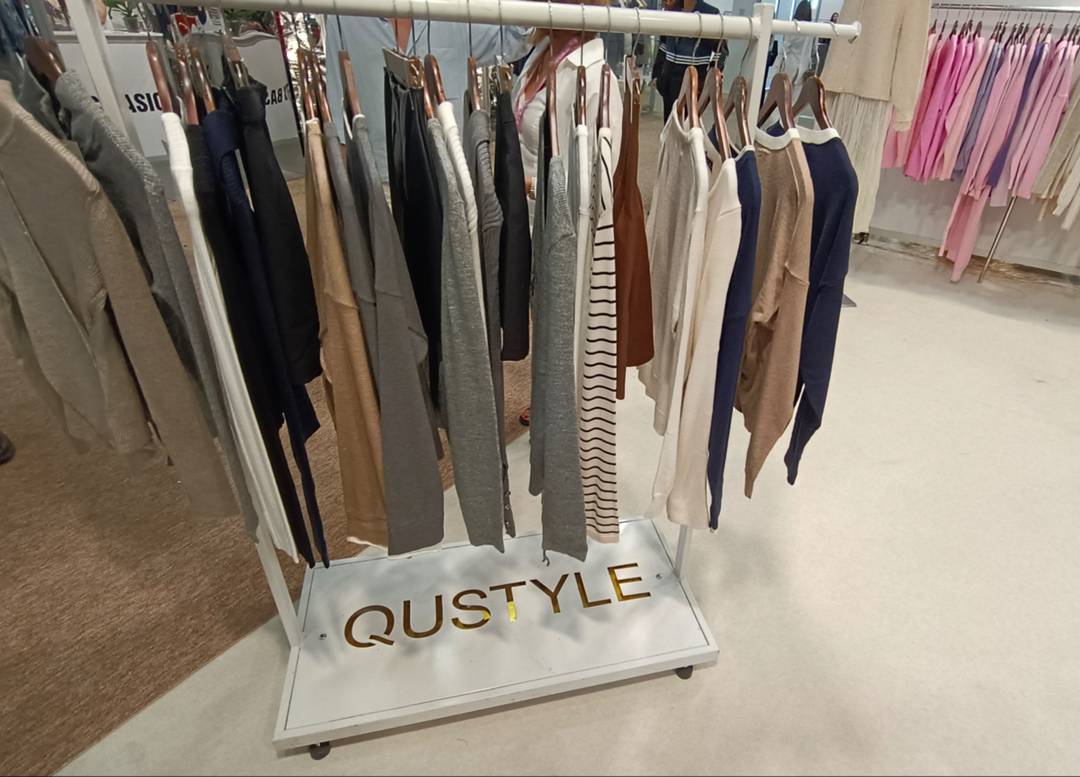 Knitwear by QuStyle.