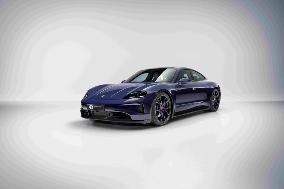 Ferragamo-kollaboriert-mit-Porsche-anl-sslich-40-Jahre-Porsche-Italia