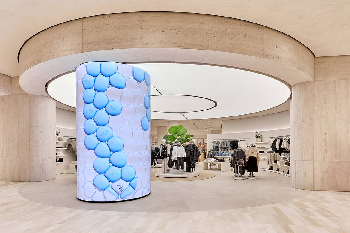 Interior de la nueva tienda de Zara en el centro comercial Mall of the Emirates de Dubái.