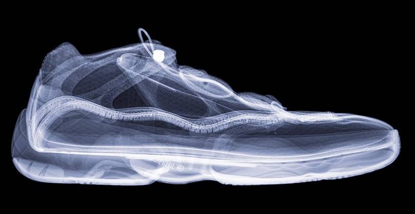 Behind the seams: Lyst werkt samen met X-Ray-artiest Hugh Turvey aan de Sneaker Art Series