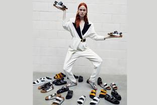 Proenza Schouler reinterpreta las sandalias Birkenstock