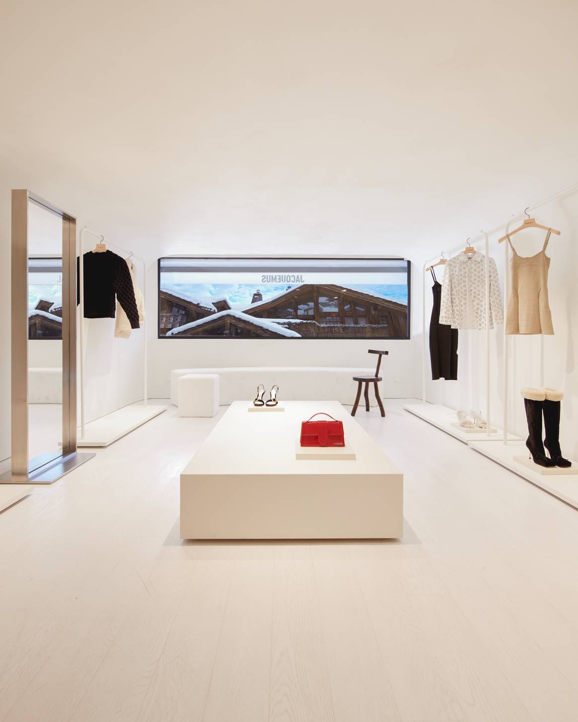 Pop-up store Jacquemus à Courchevel (hiver 2023/2024).