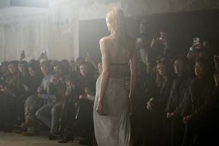 Fashion Week : glamour chez Ludovic de Saint Sernin, le feutre à l'honneur chez Hermès