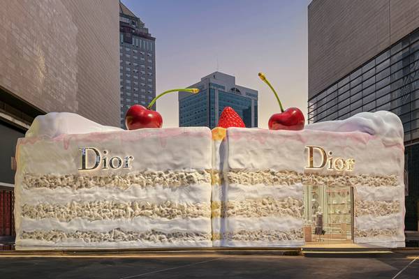Pop-up Dior in Cina: è una torta?