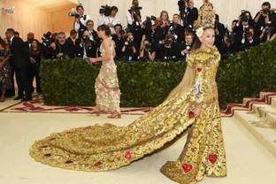 Кресты, перстни и короны: Как прошел бал Met Gala 2018