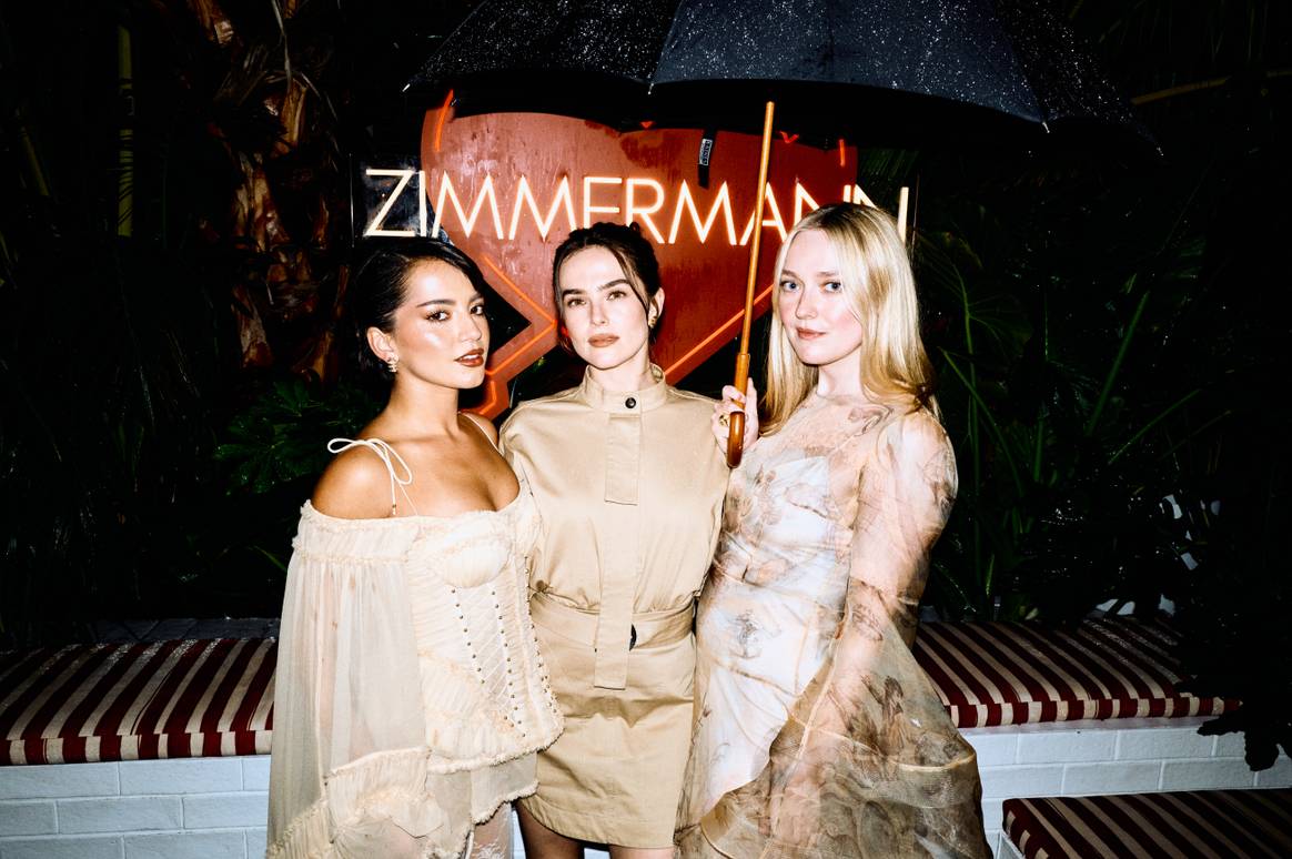Isabela Merced, Zoey Deutch and Dakota Fanning