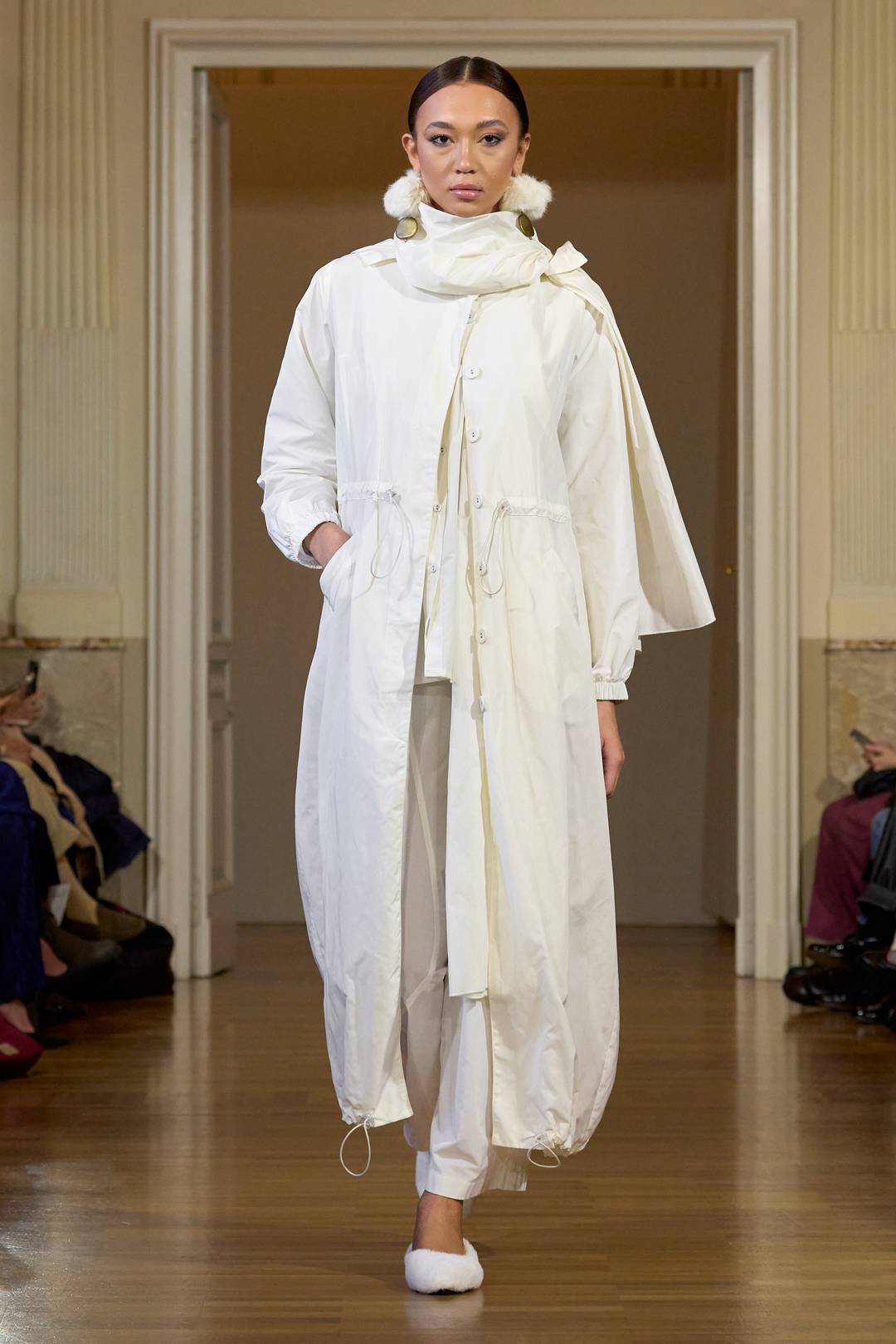 Mrtino Midali, un look della collezione presentata oggi, a Milano