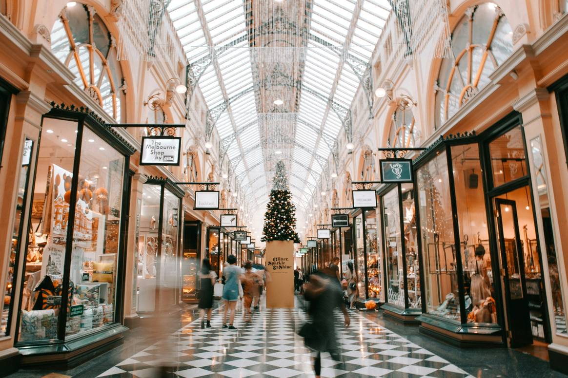 Holiday shoppers in Mall