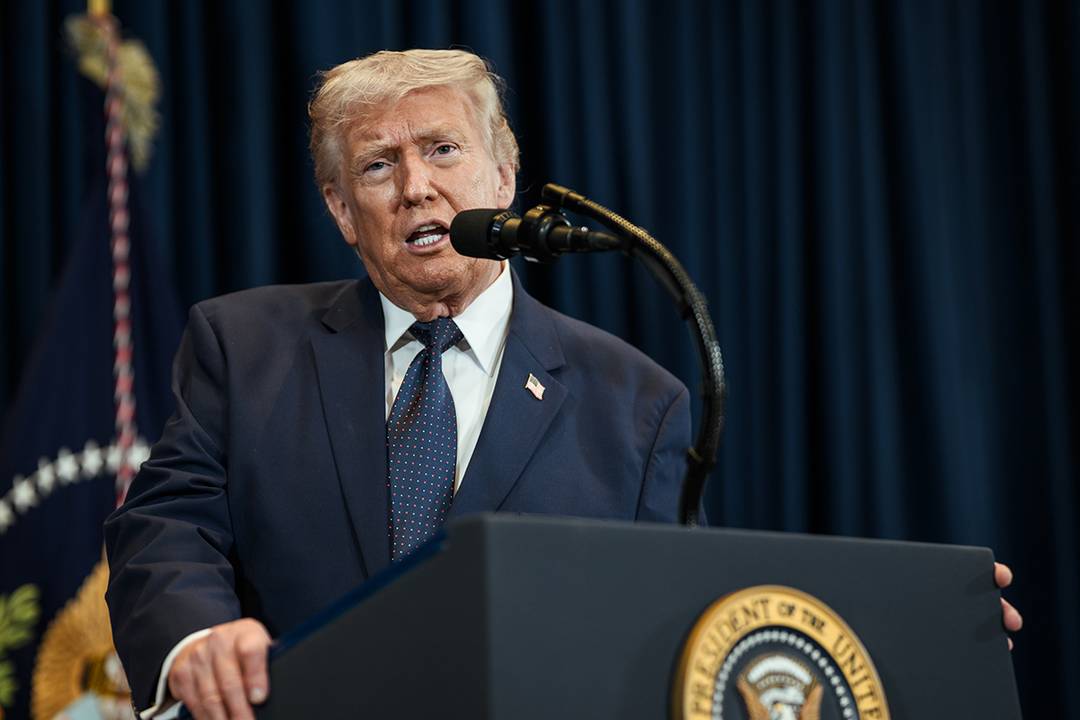 Il presidente Donald J. Trump durante una conferenza stampa il 9 marzo 2026.