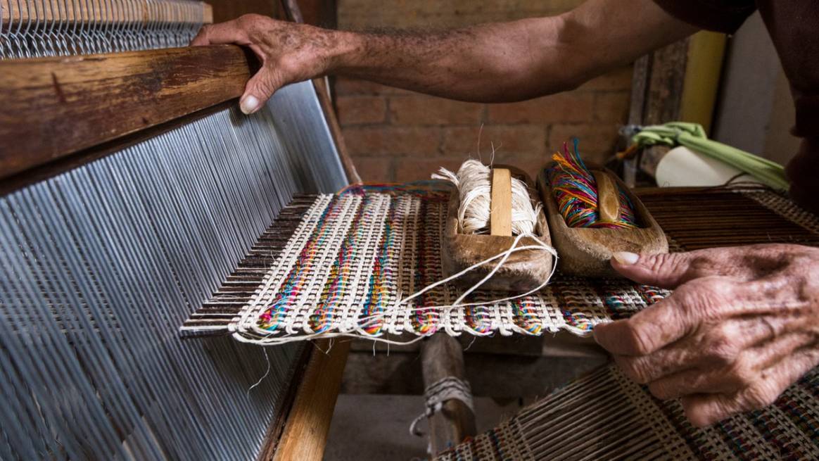 Trabajo en telar.