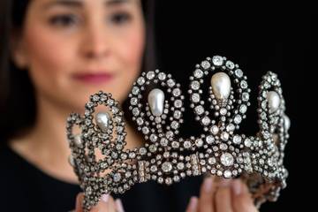    Des bijoux impériaux et un gros saphir, vedettes des enchères de Genève