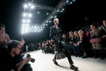 Коронавирус оставил людей без моды: какие бренды закрыли свои магазины