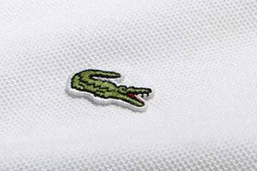 Lacoste célèbre ses 85 ans en ressortant 15 classiques