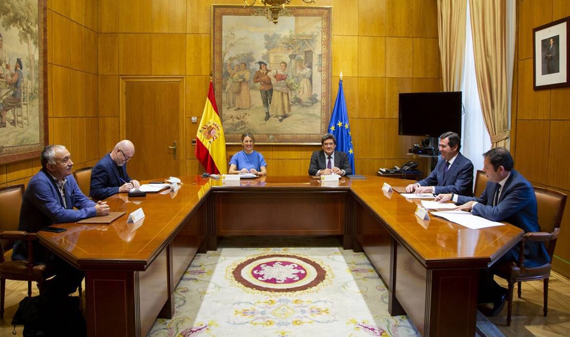 Gobierno, sindicatos y patronal pactan la extensión de los ERTE hasta el 31 de enero
