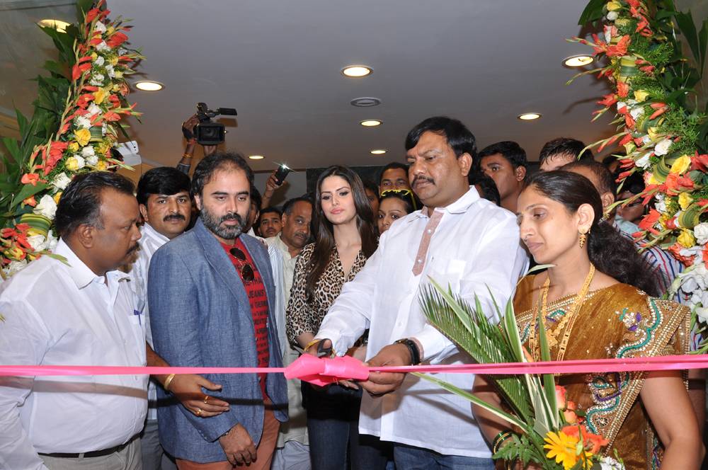 Grand opening of Chhabra 555 store in Chakan By Zareen Khan