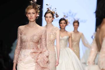 Roberto Cavalli debutta nel bridal a Si Sposa Italia Collezioni