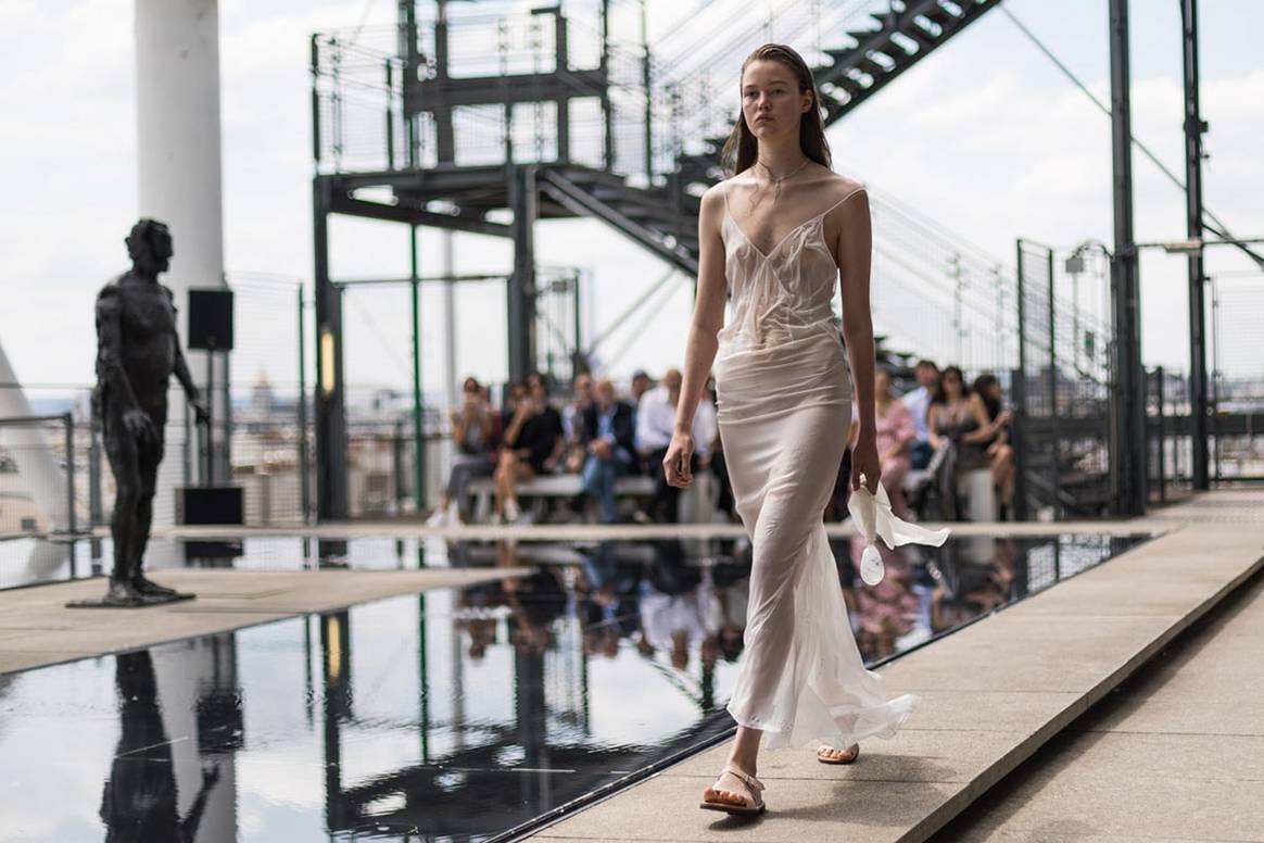 Paris Fashion Week Homme : pour son premier défilé, Ludovic de Saint Sernin utilise plus de 32 0000 cristaux Swarovski