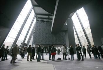 Le Musée Balenciaga ouvre enfin ses portes