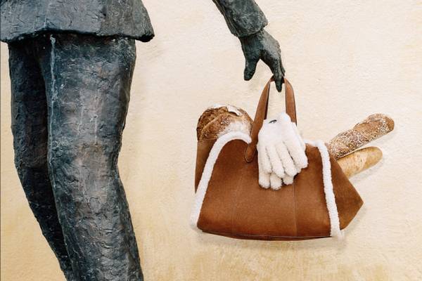 Materiali tecnici e texture avvolgenti per Giorgio Armani Neve