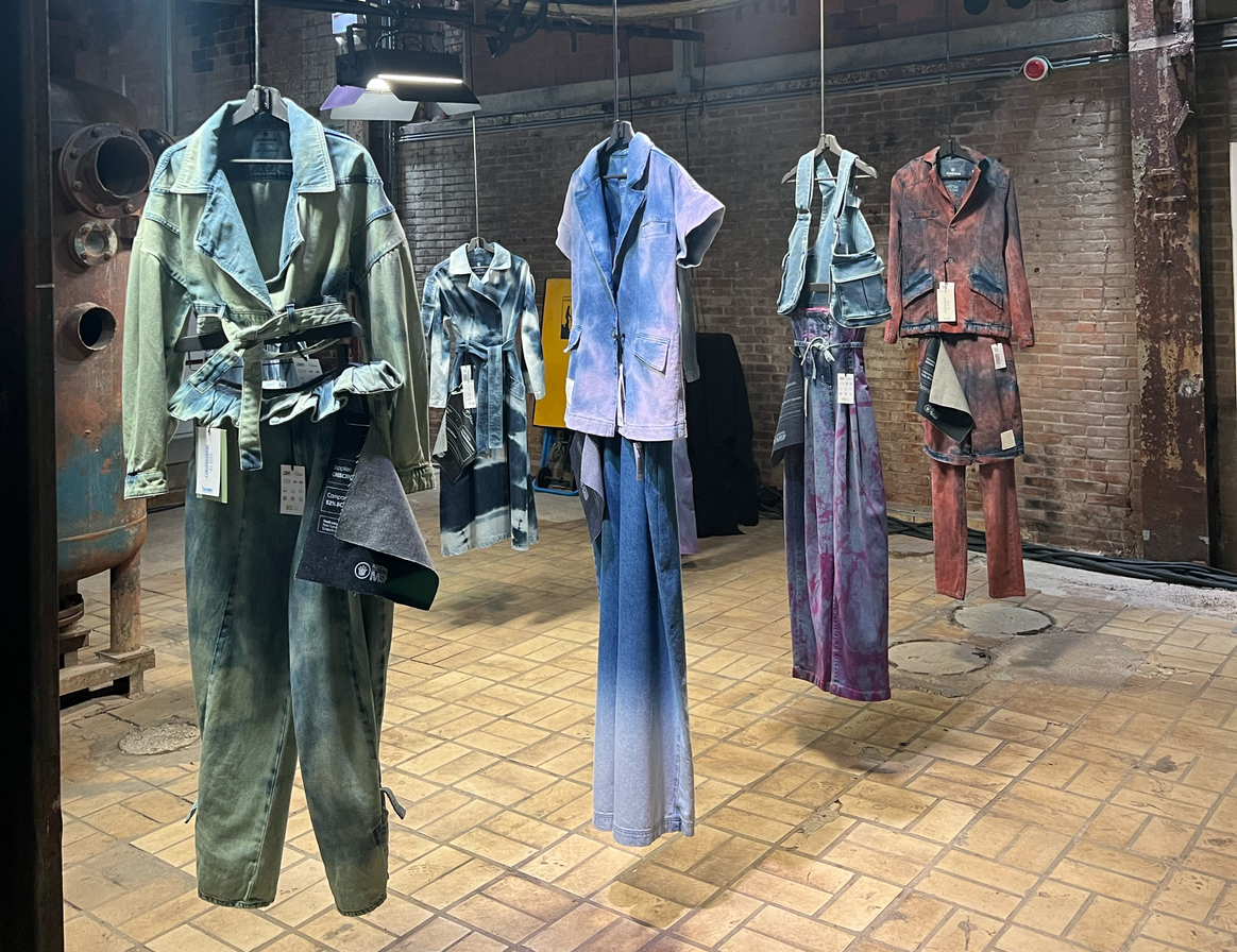 Een deel van Kingpins' Most Sustainable Product (MSP) collectie, ontworpen door Piero Turk, gefabriceerd door Denim House en gewassen door Tonello. Beeld: FashionUnited.