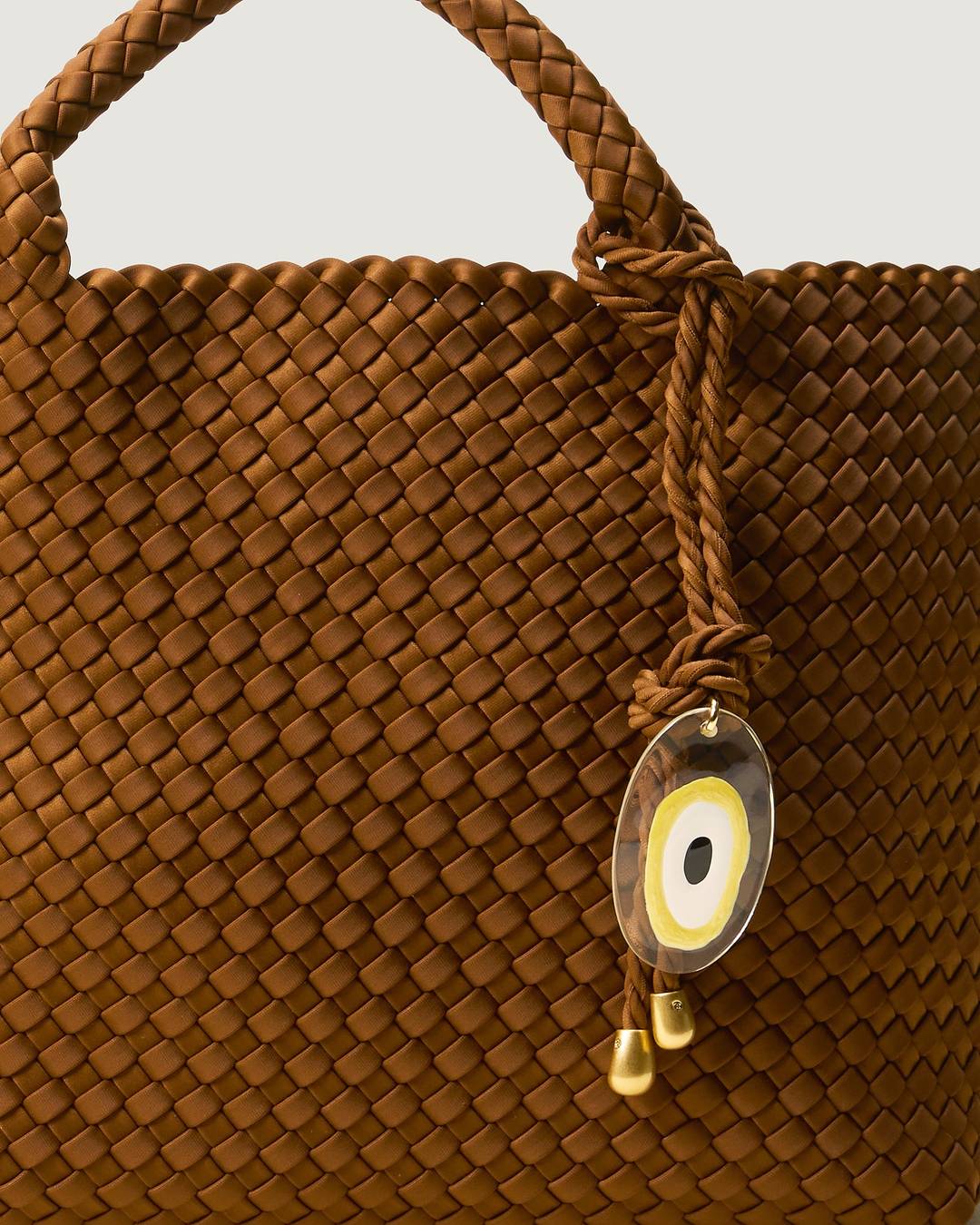 Una borsa del marchio amato dalle celebrità Naghedi