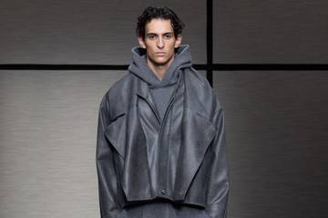 MFW: per Giorgio Armani i gilet zippati finiscono  sotto il tuxedo 