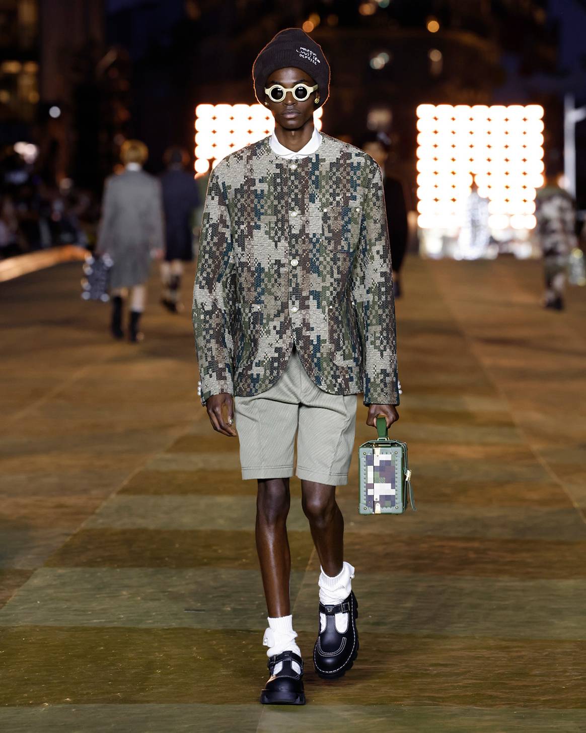 Het debuut van Pharrell Williams voor Louis Vuitton. Beelden via Louis Vuitton
