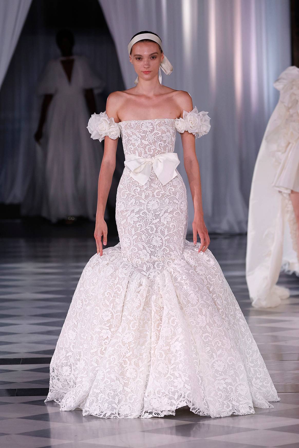 Desfile de Giambattista Valli en la “Bridal Night” de la Barcelona Bridal Fashion Week de abril de 2024.