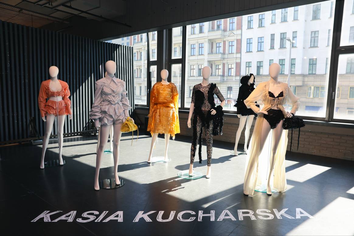 Designerin Kasia Kucharska präsentiert ihre Kollektion bei Raum.Berlin.