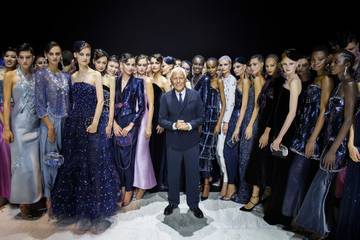 Pfw: la donna Giorgio Armani Privé è brillante