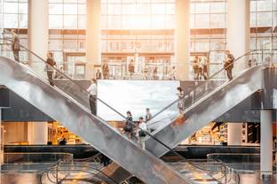  Kering vend The Mall Luxury Outlets, deux villages de marques de luxe italiens