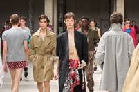 Julian Klausner revisite les classiques de Dries Van Noten tandis que CamperLab fait ses débuts à Paris