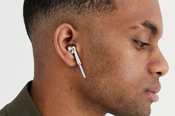 На Asos появились фальшивые наушники AirPods: это просто аксессуар