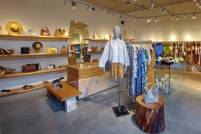 Adolfo Domínguez reabre su tienda en Las Rozas Village con una imagen renovada